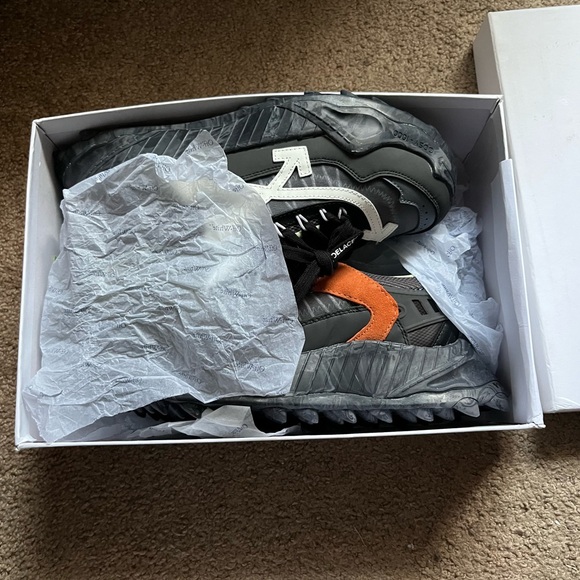 Off-White Black and White Sneakers - Picture 3 of 8